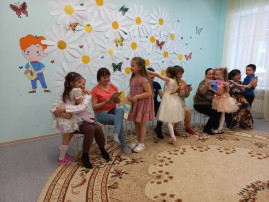 24 ноября в подготовительной группе "Солнышки" прошел праздник День матери. 24 ноября в подготовительной группе "Солнышки" прошел праздник День матери.