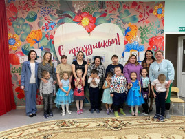24 ноября в старшей группе "Пчёлки" прошло мероприятие, посвященное самому трогательному и нежному празднику "Дню матери". 24 ноября в старшей группе "Пчёлки" прошло мероприятие, посвященное самому трогательному и нежному празднику "Дню матери".