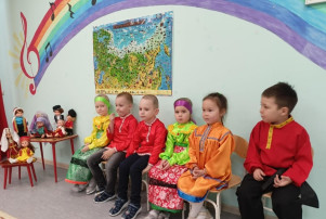 Сегодня в группе "Пчёлки" прошел праздник "День народного единства". Сегодня в группе "Пчёлки" прошел праздник "День народного единства".