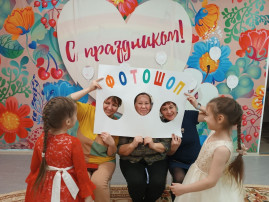 24 ноября в подготовительной группе "Солнышки" прошел праздник День матери. 24 ноября в подготовительной группе "Солнышки" прошел праздник День матери.