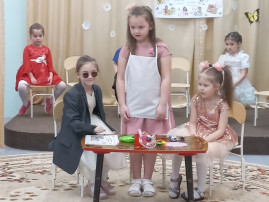 24 ноября в подготовительной группе "Солнышки" прошел праздник День матери. 24 ноября в подготовительной группе "Солнышки" прошел праздник День матери.