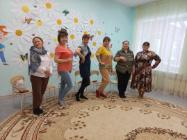 24 ноября в подготовительной группе "Солнышки" прошел праздник День матери. 24 ноября в подготовительной группе "Солнышки" прошел праздник День матери.