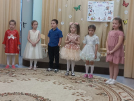 24 ноября в подготовительной группе "Солнышки" прошел праздник День матери. 24 ноября в подготовительной группе "Солнышки" прошел праздник День матери.