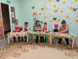 24 ноября в старшей группе "Пчёлки" прошло мероприятие, посвященное самому трогательному и нежному празднику "Дню матери". 24 ноября в старшей группе "Пчёлки" прошло мероприятие, посвященное самому трогательному и нежному празднику "Дню матери". .