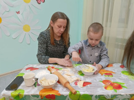24 ноября в старшей группе "Пчёлки" прошло мероприятие, посвященное самому трогательному и нежному празднику "Дню матери". 24 ноября в старшей группе "Пчёлки" прошло мероприятие, посвященное самому трогательному и нежному празднику "Дню матери". .